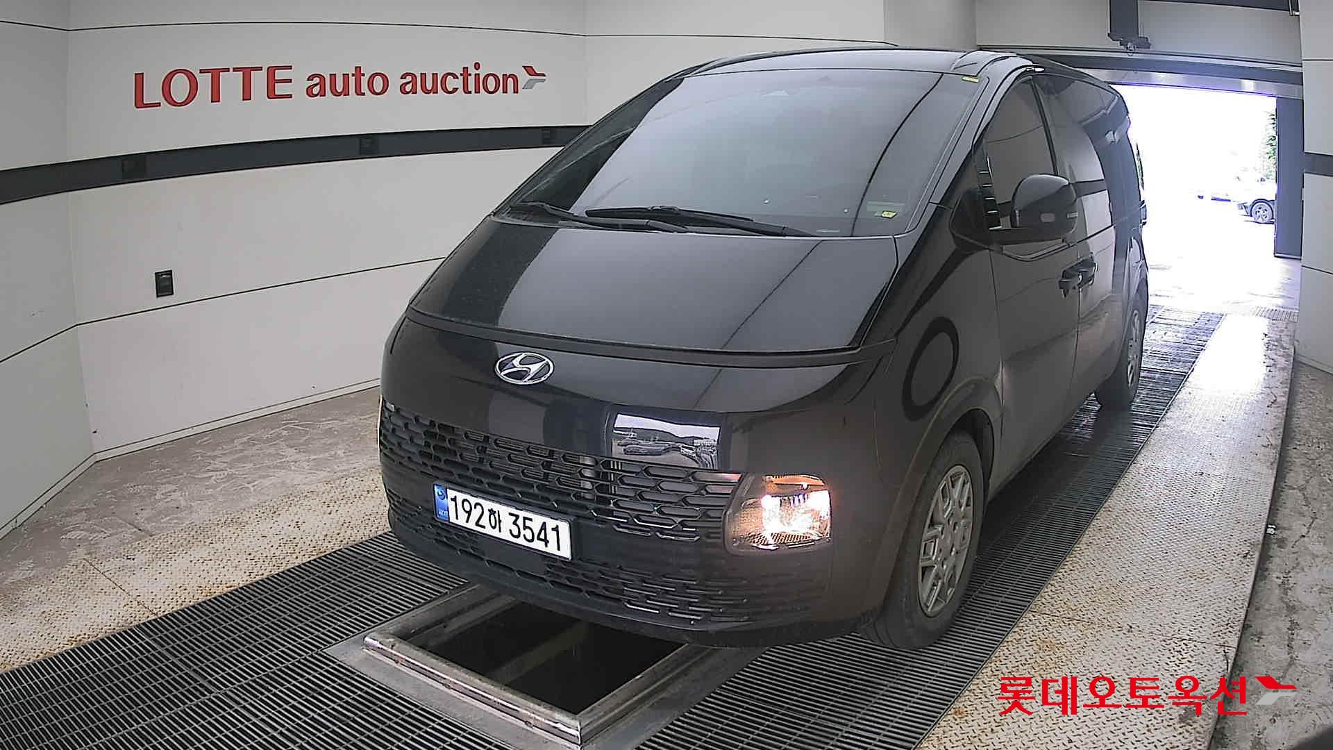 2023 - hyundai staria