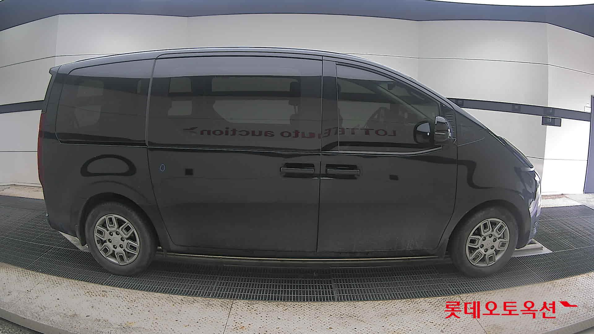 2023 - hyundai staria