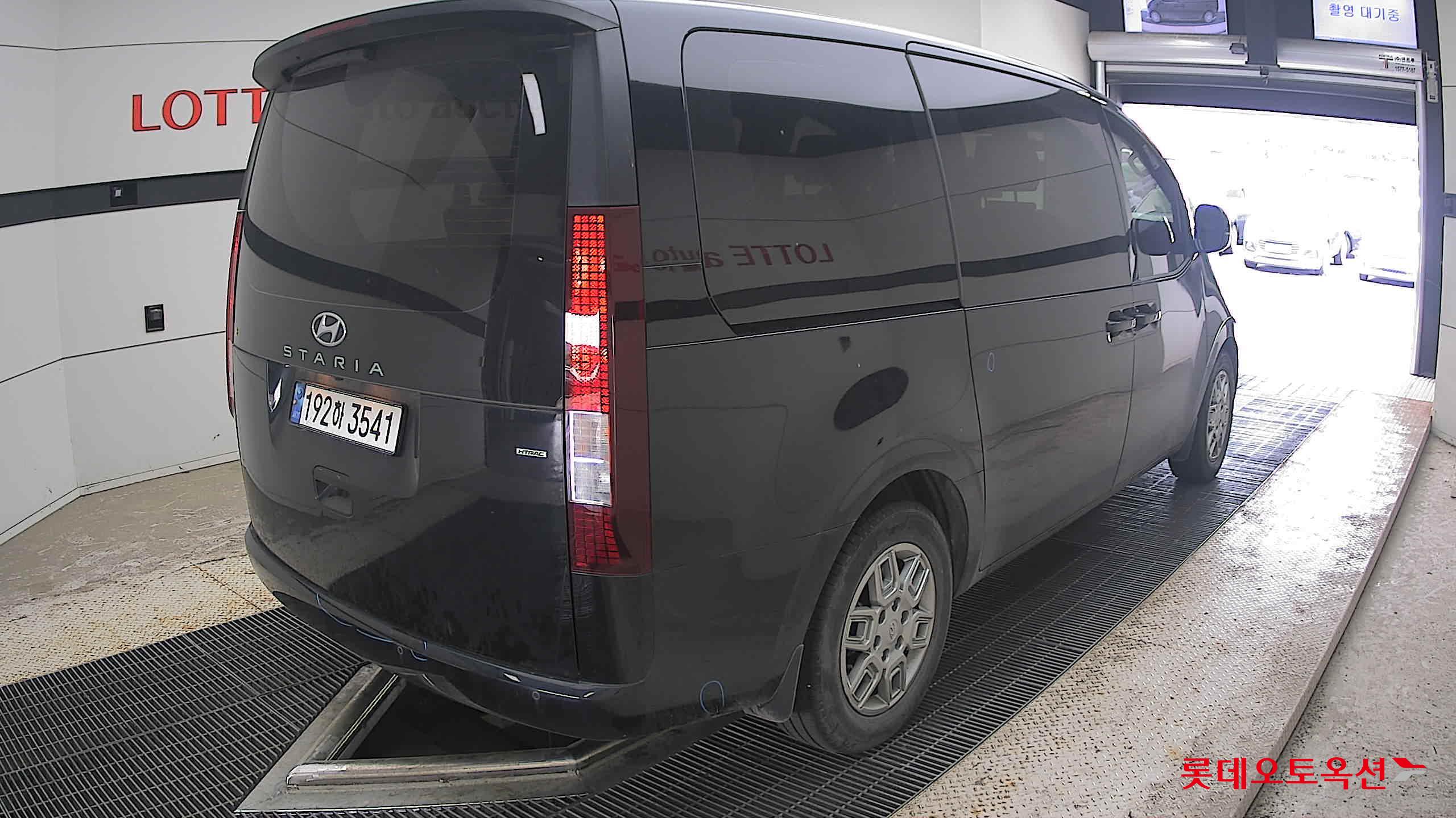 2023 - hyundai staria