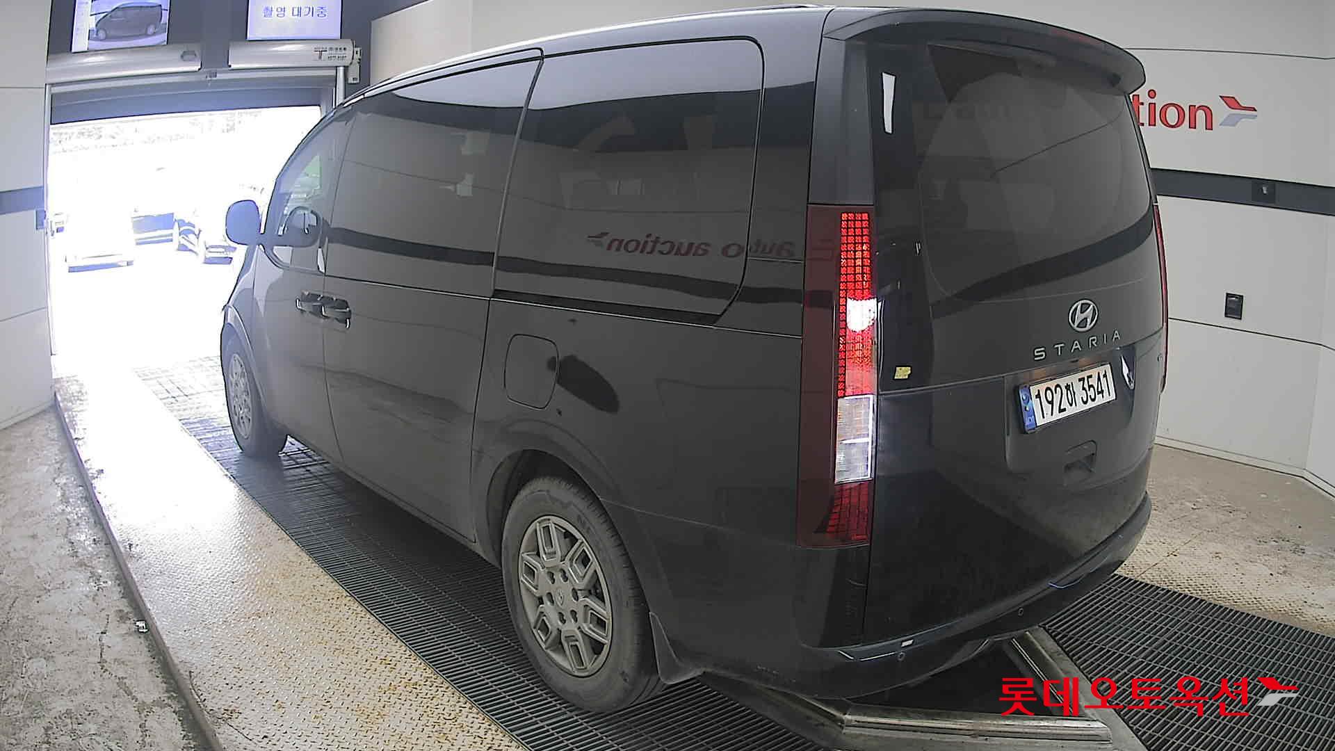 2023 - hyundai staria