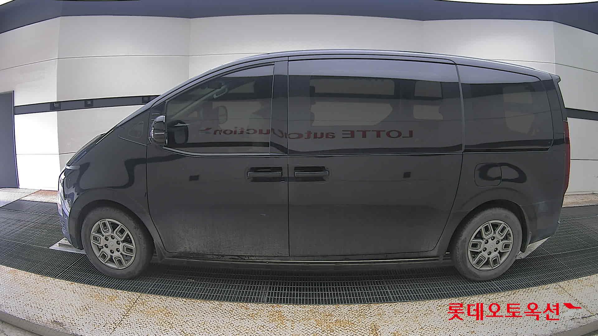 2023 - hyundai staria