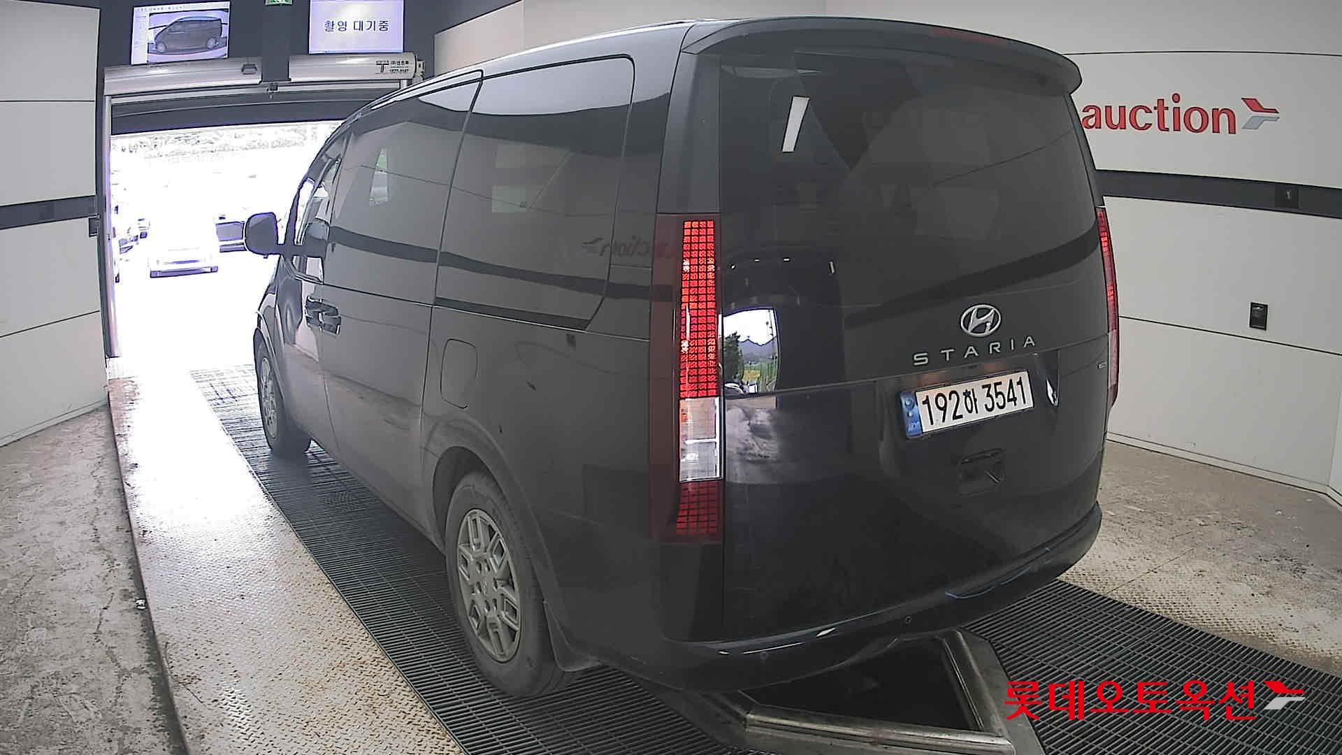 2023 - hyundai staria