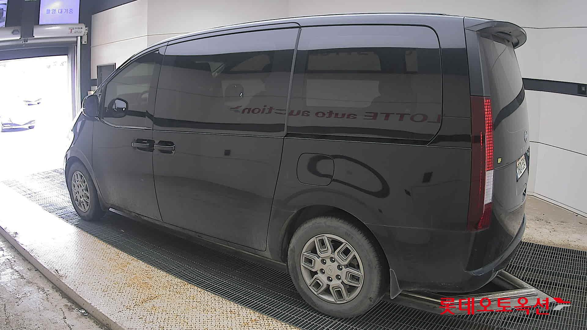 2023 - hyundai staria