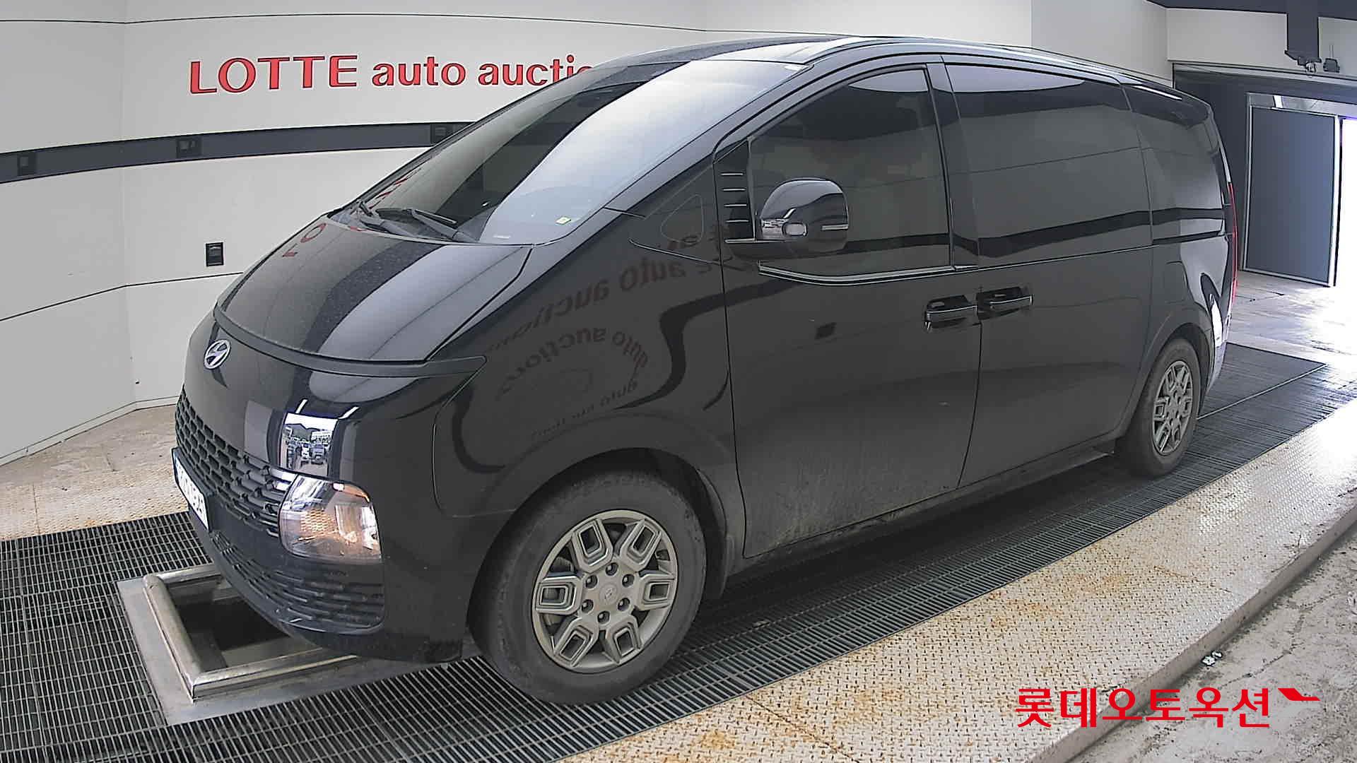 2023 - hyundai staria