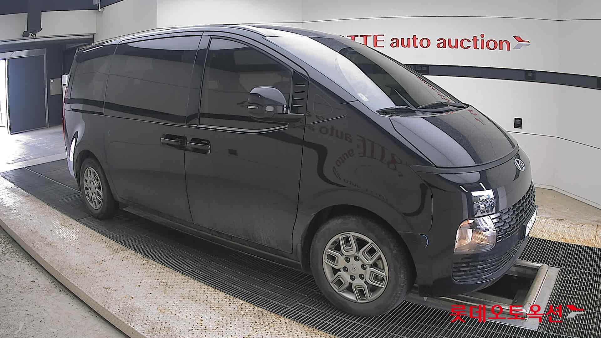 2023 - hyundai staria