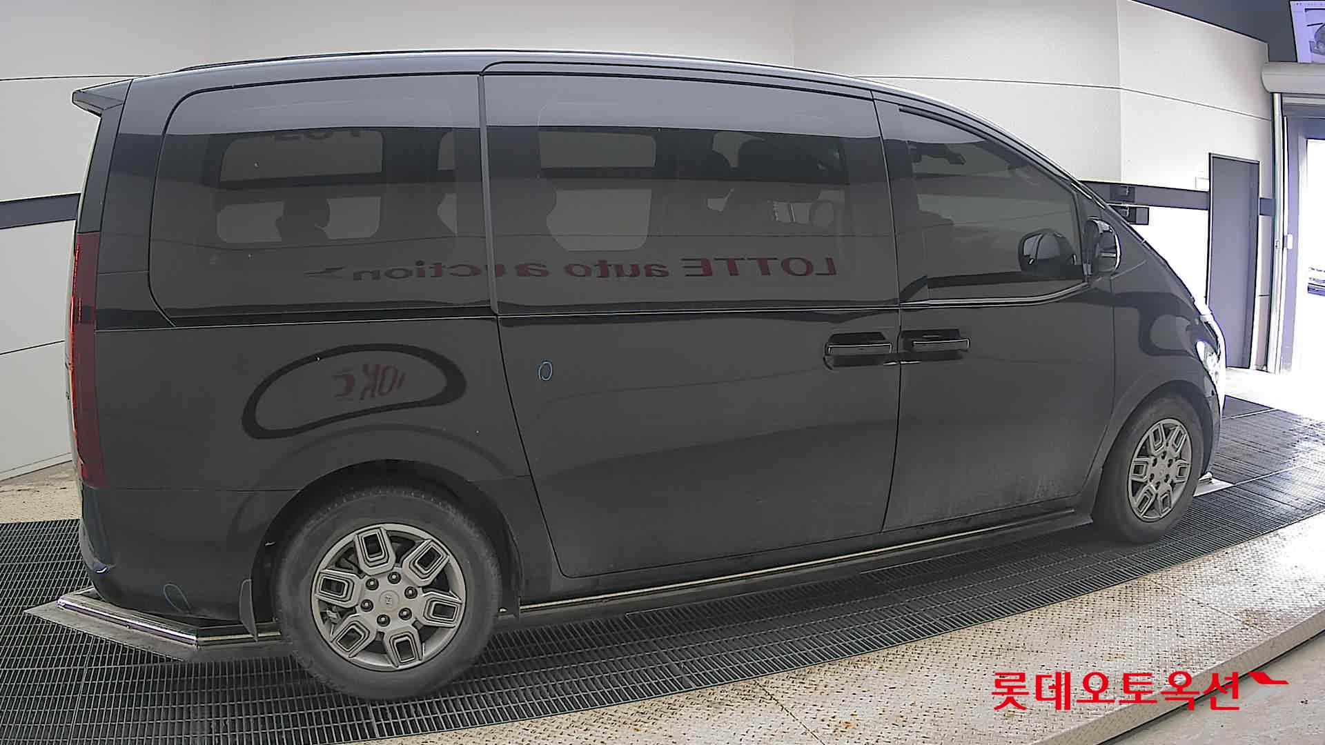 2023 - hyundai staria