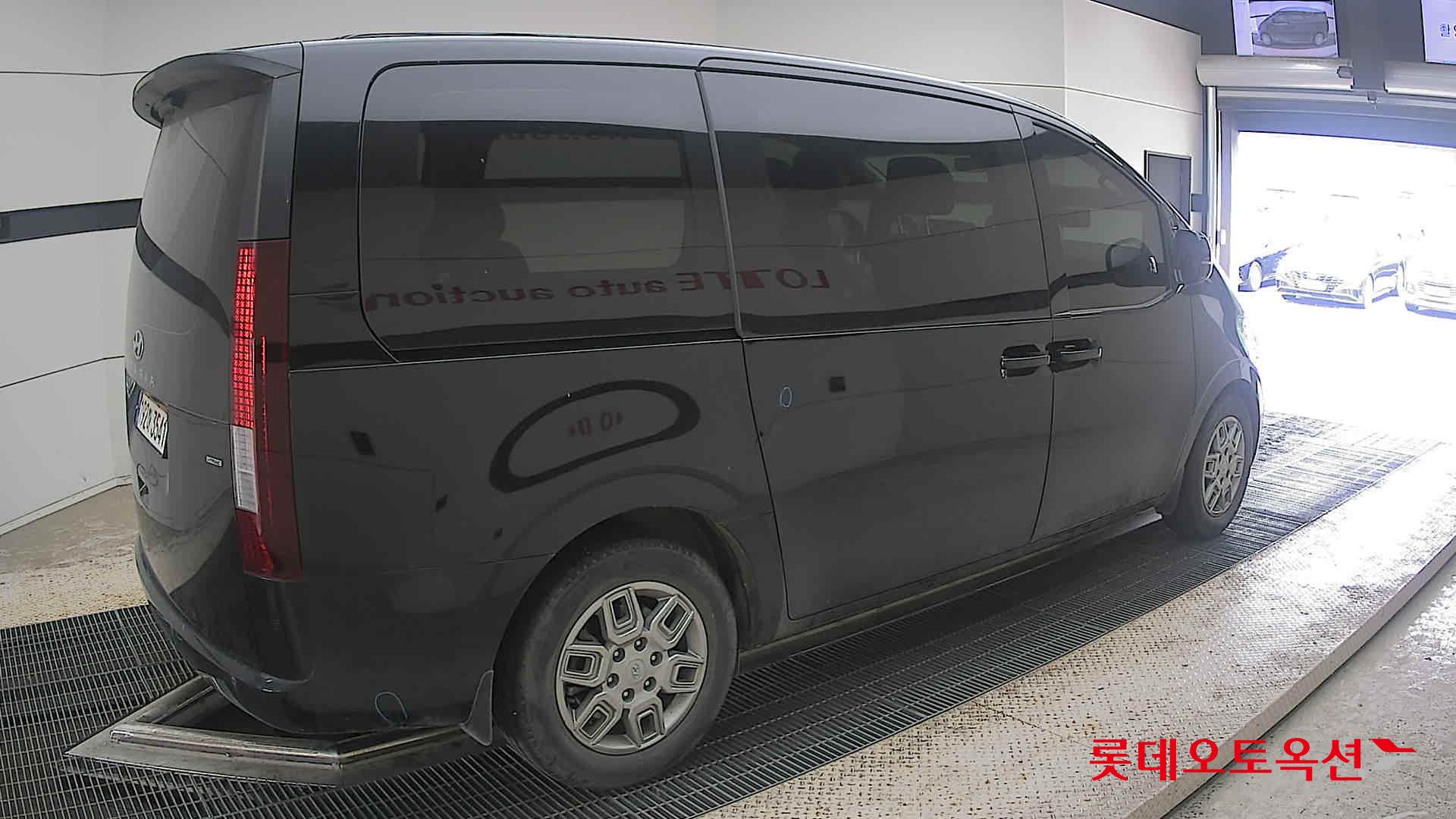 2023 - hyundai staria