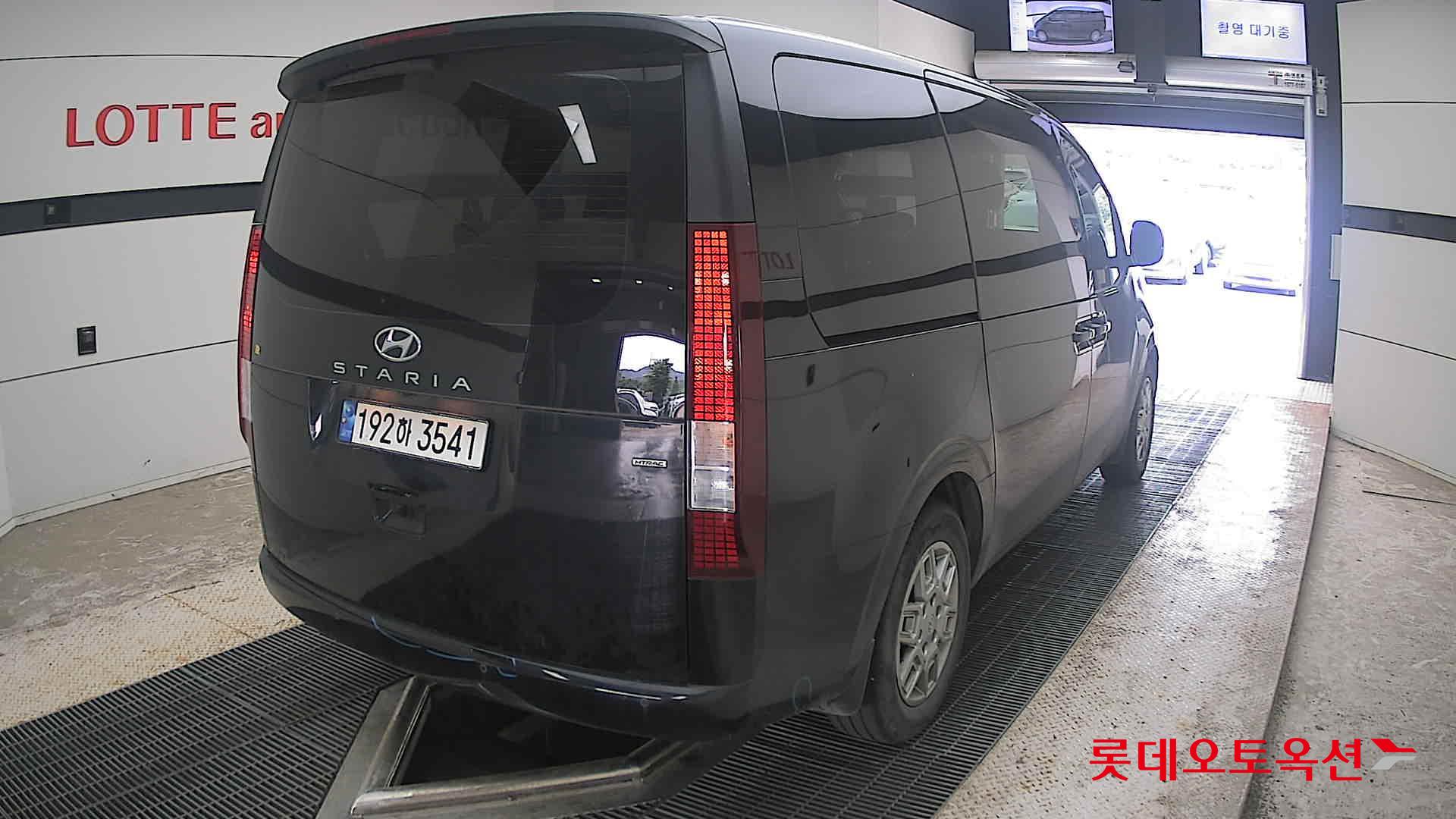 2023 - hyundai staria