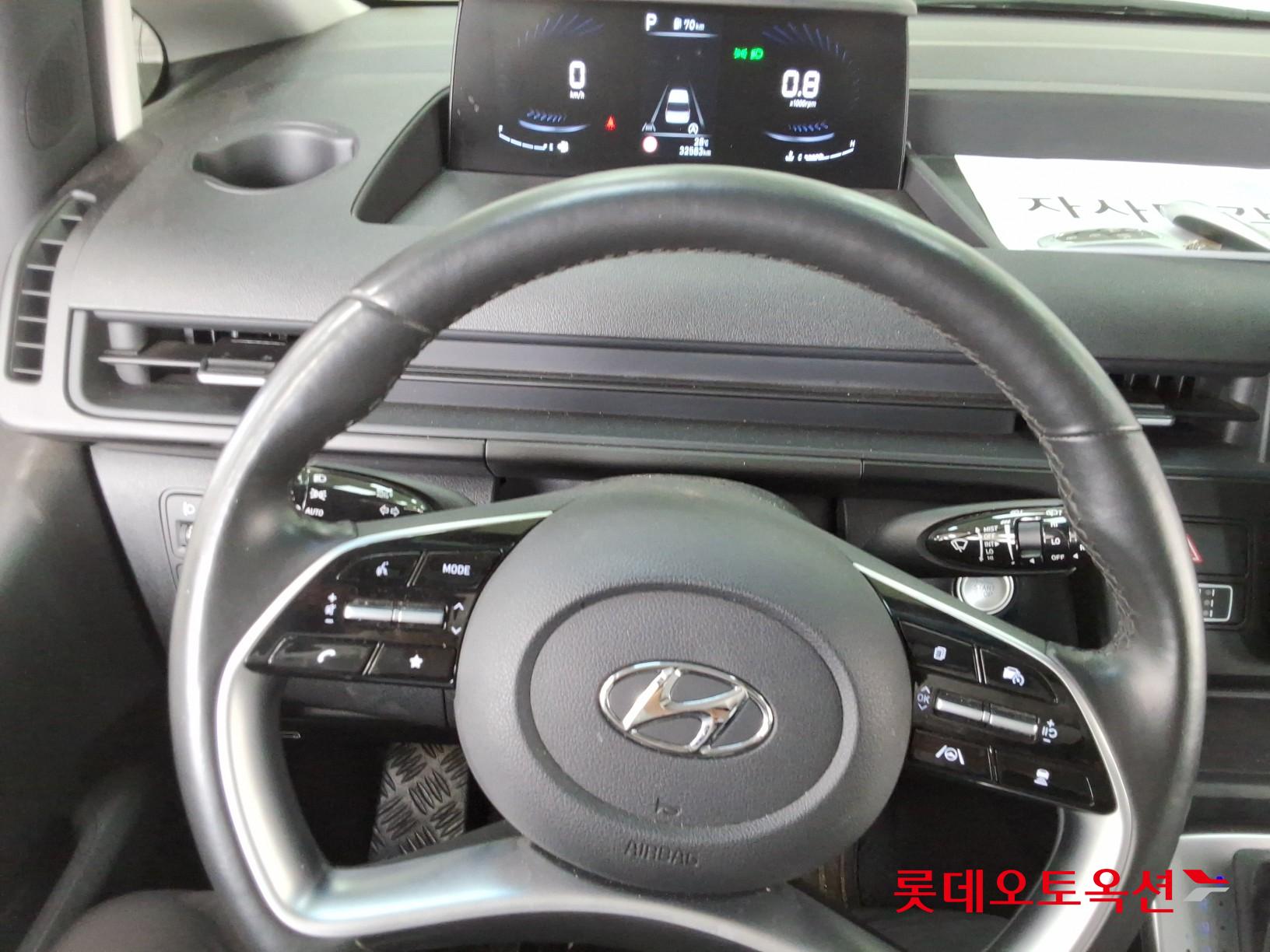 2023 - hyundai staria