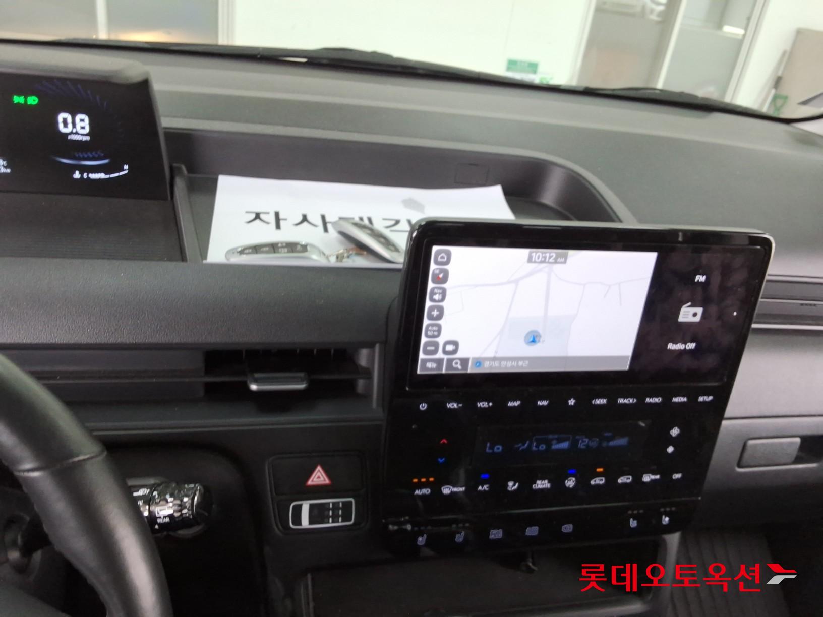 2023 - hyundai staria