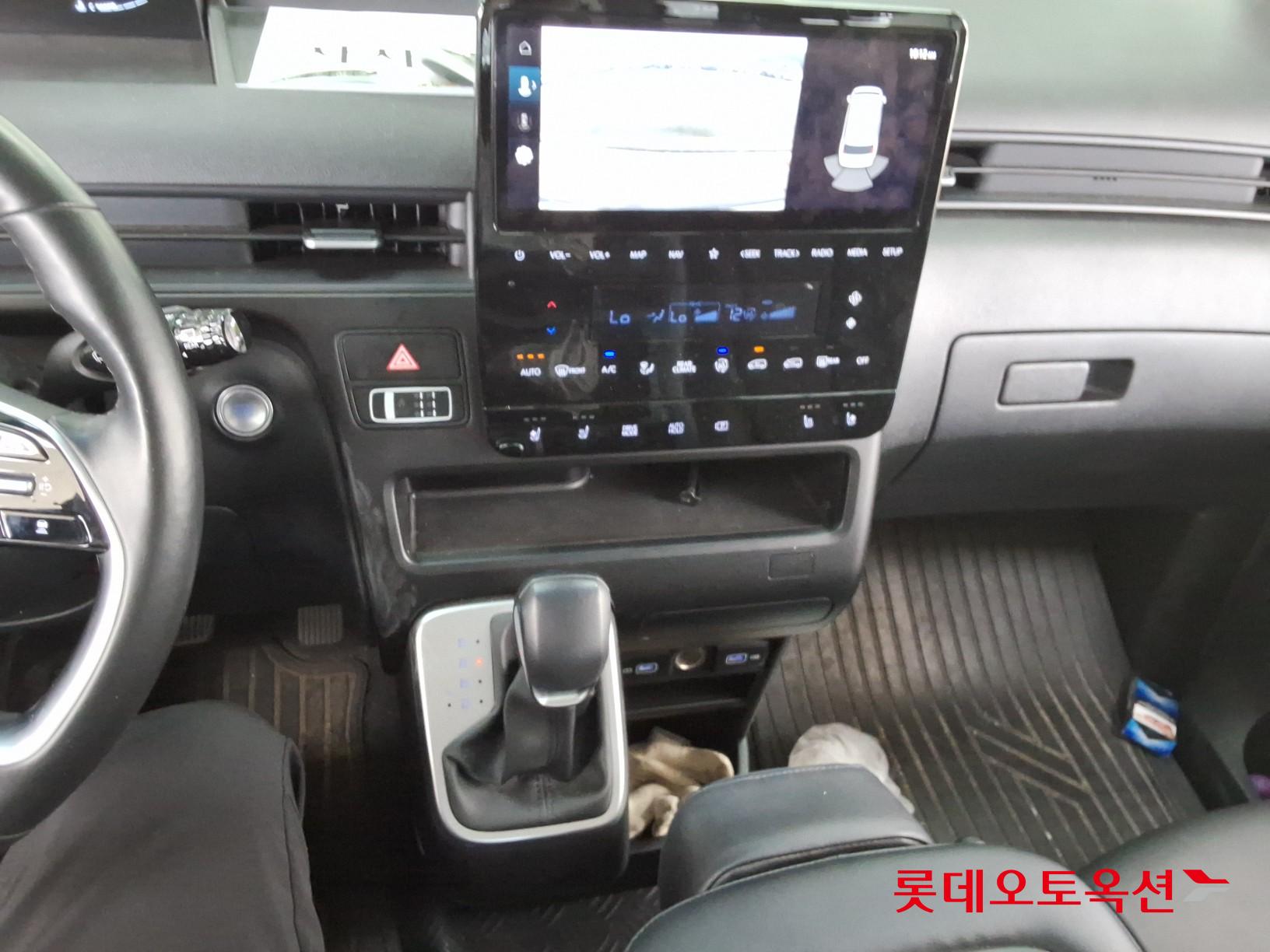 2023 - hyundai staria