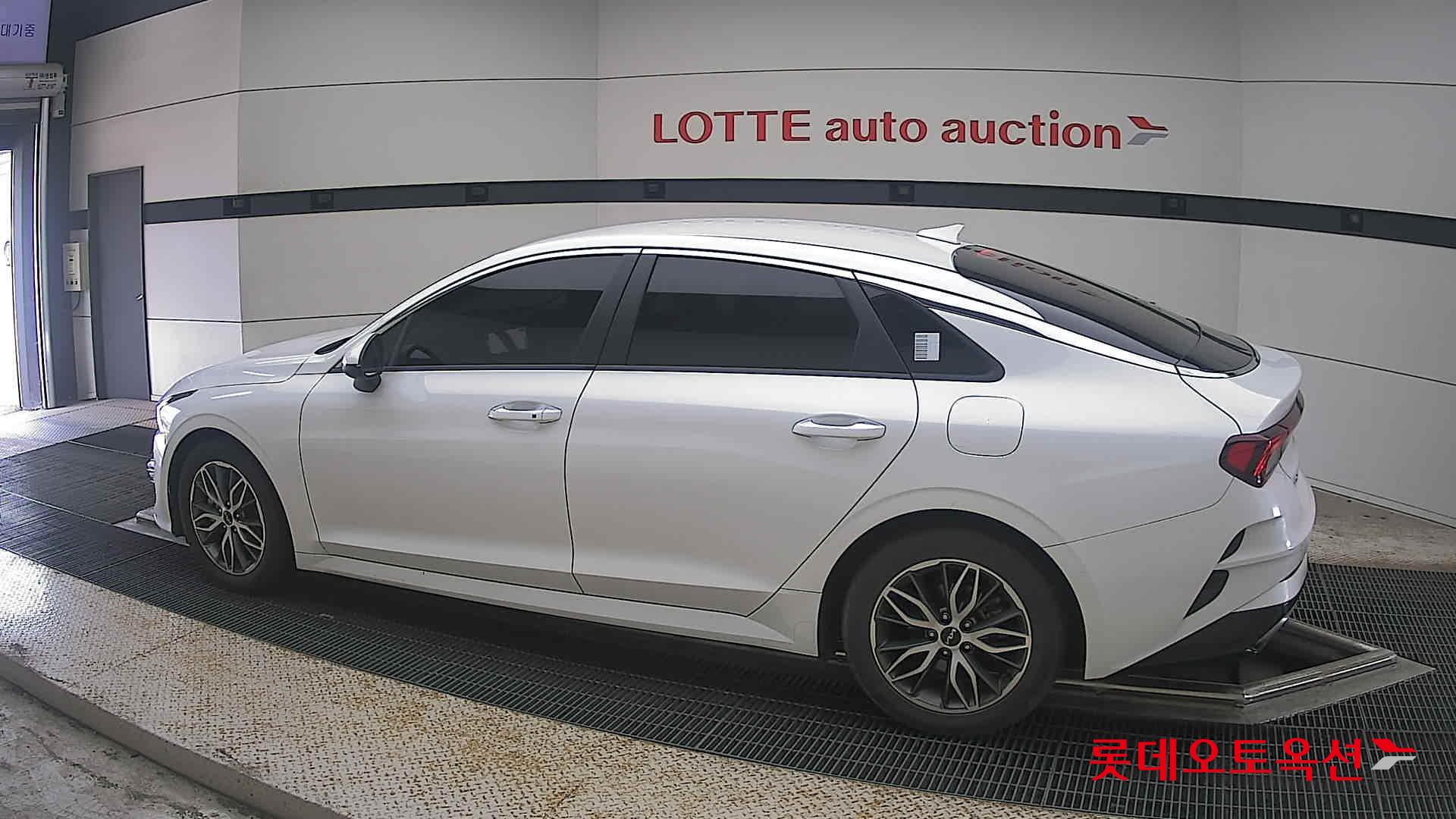2022 - kia k5