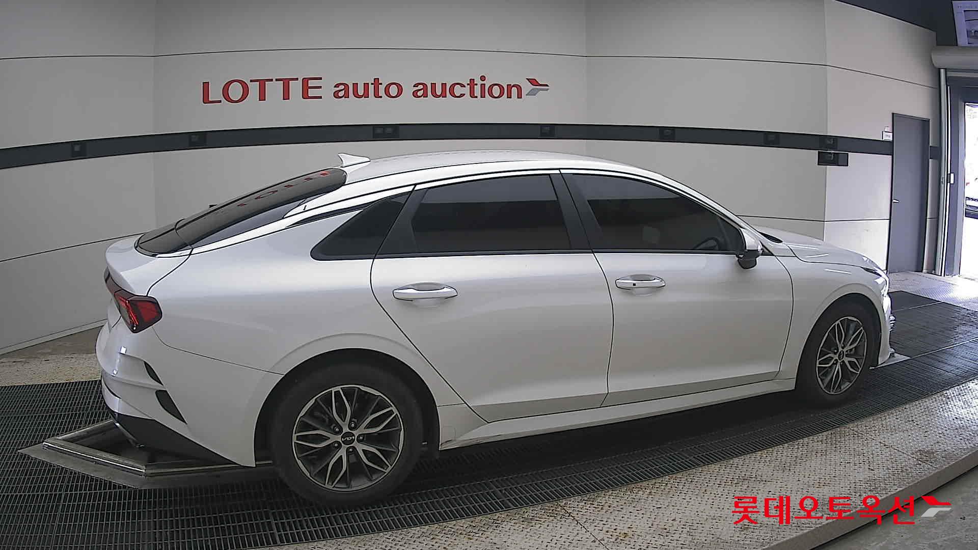 2022 - kia k5