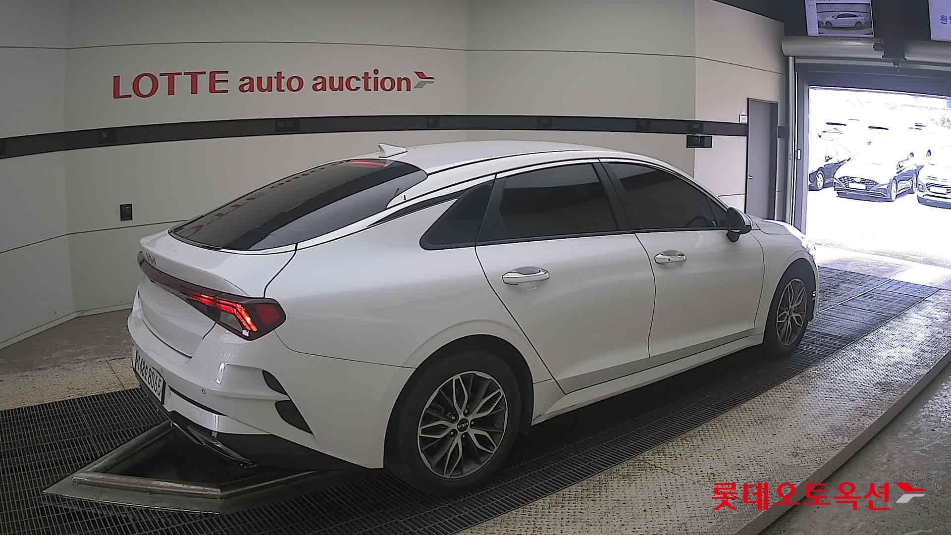 2022 - kia k5