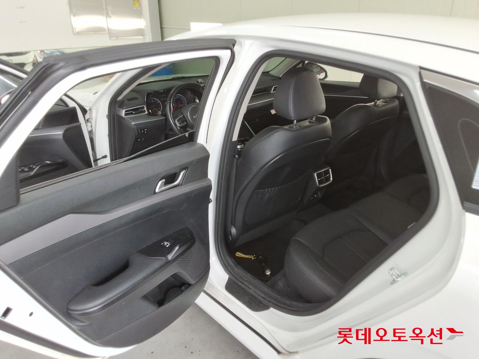 2022 - kia k5