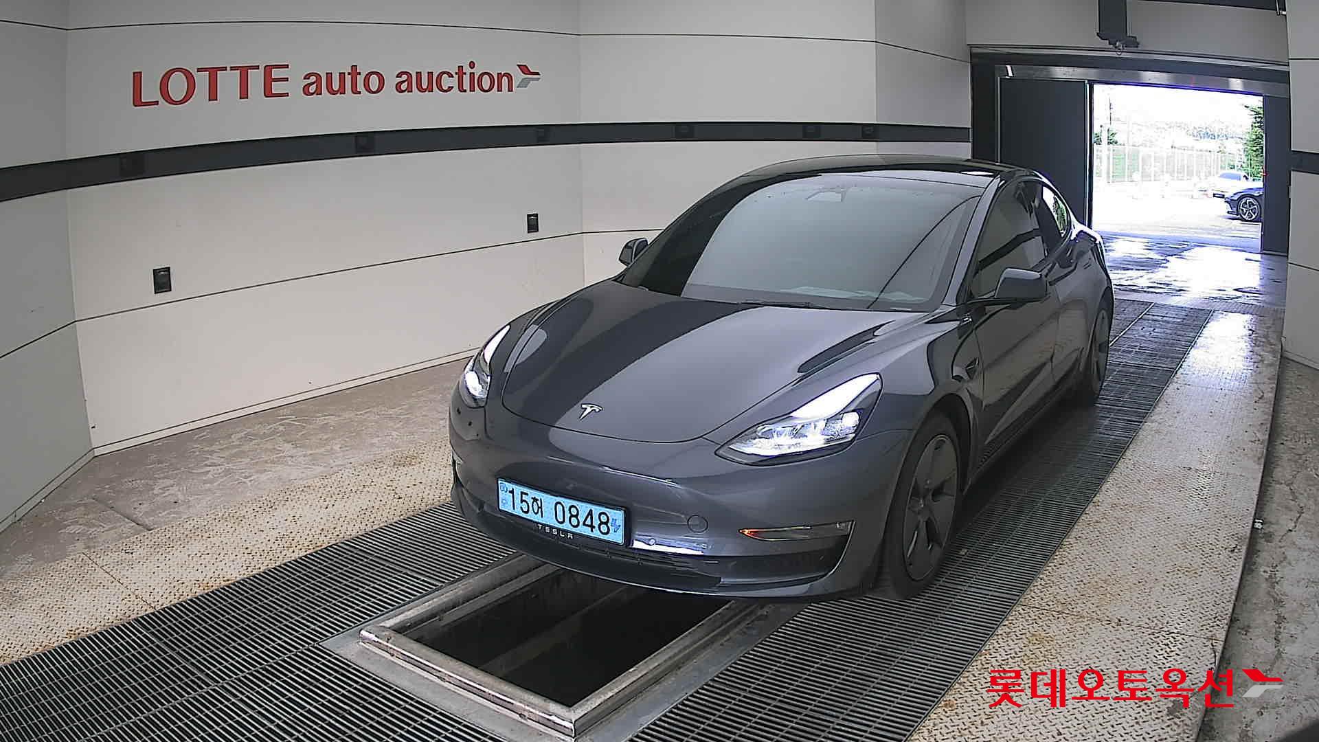 2022 - tesla model 3