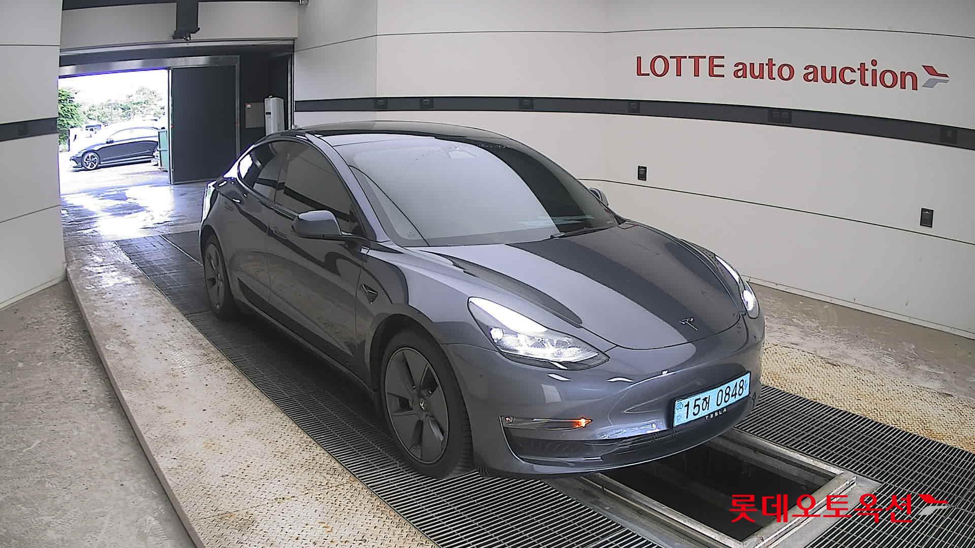 2022 - tesla model 3
