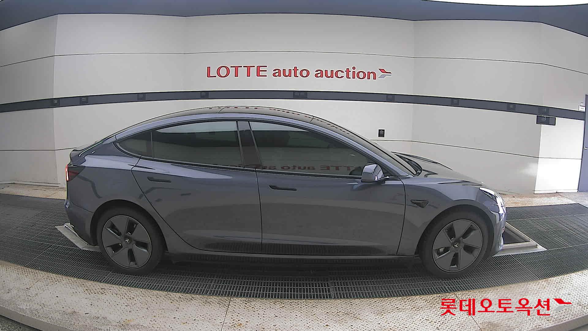 2022 - tesla model 3