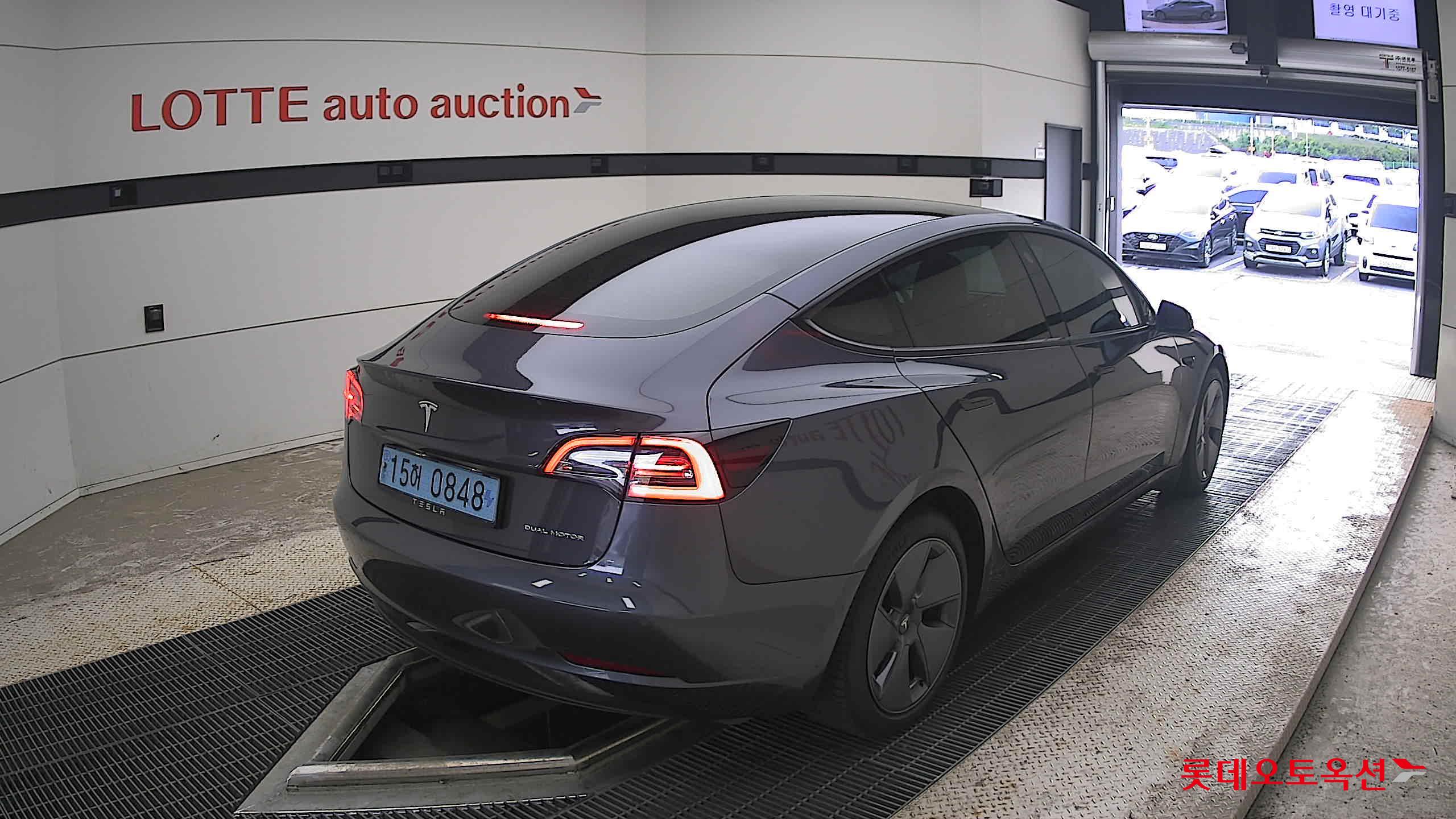 2022 - tesla model 3