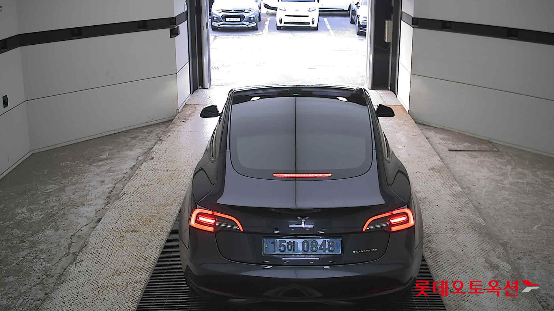 2022 - tesla model 3