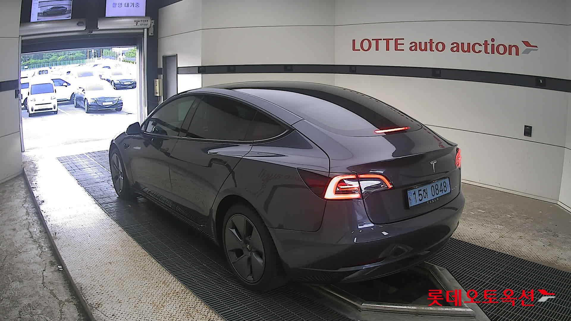 2022 - tesla model 3