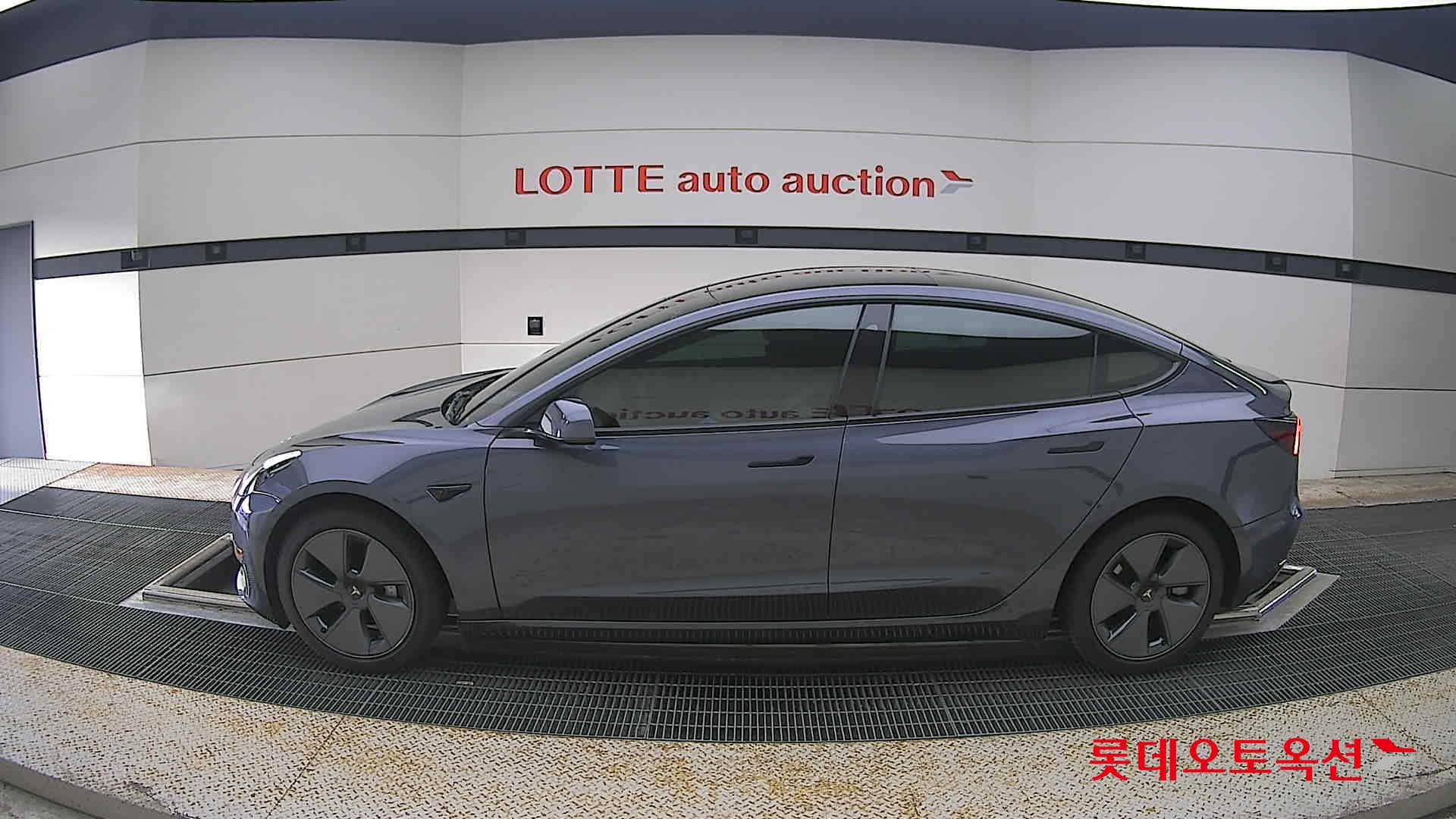 2022 - tesla model 3