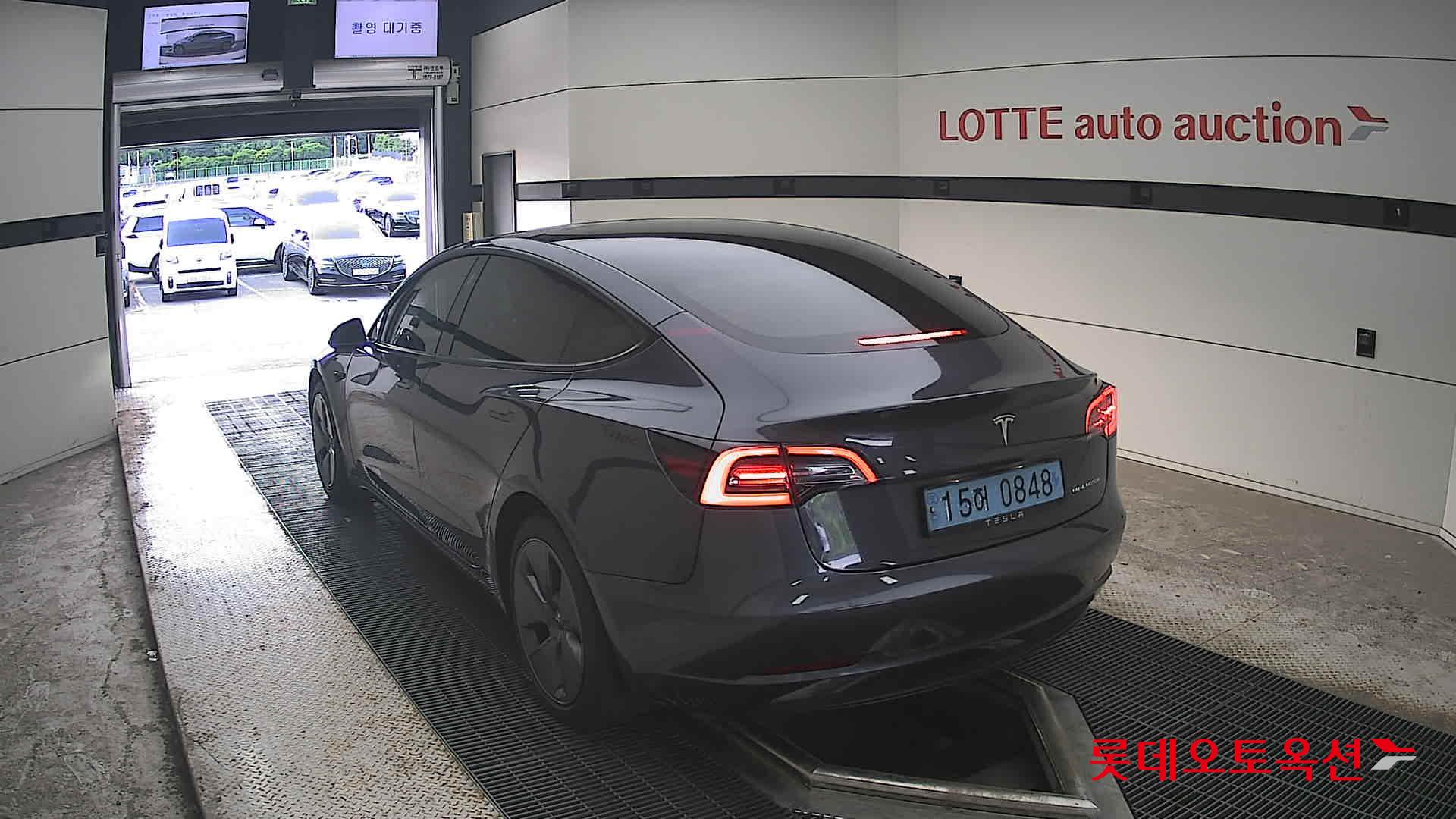 2022 - tesla model 3