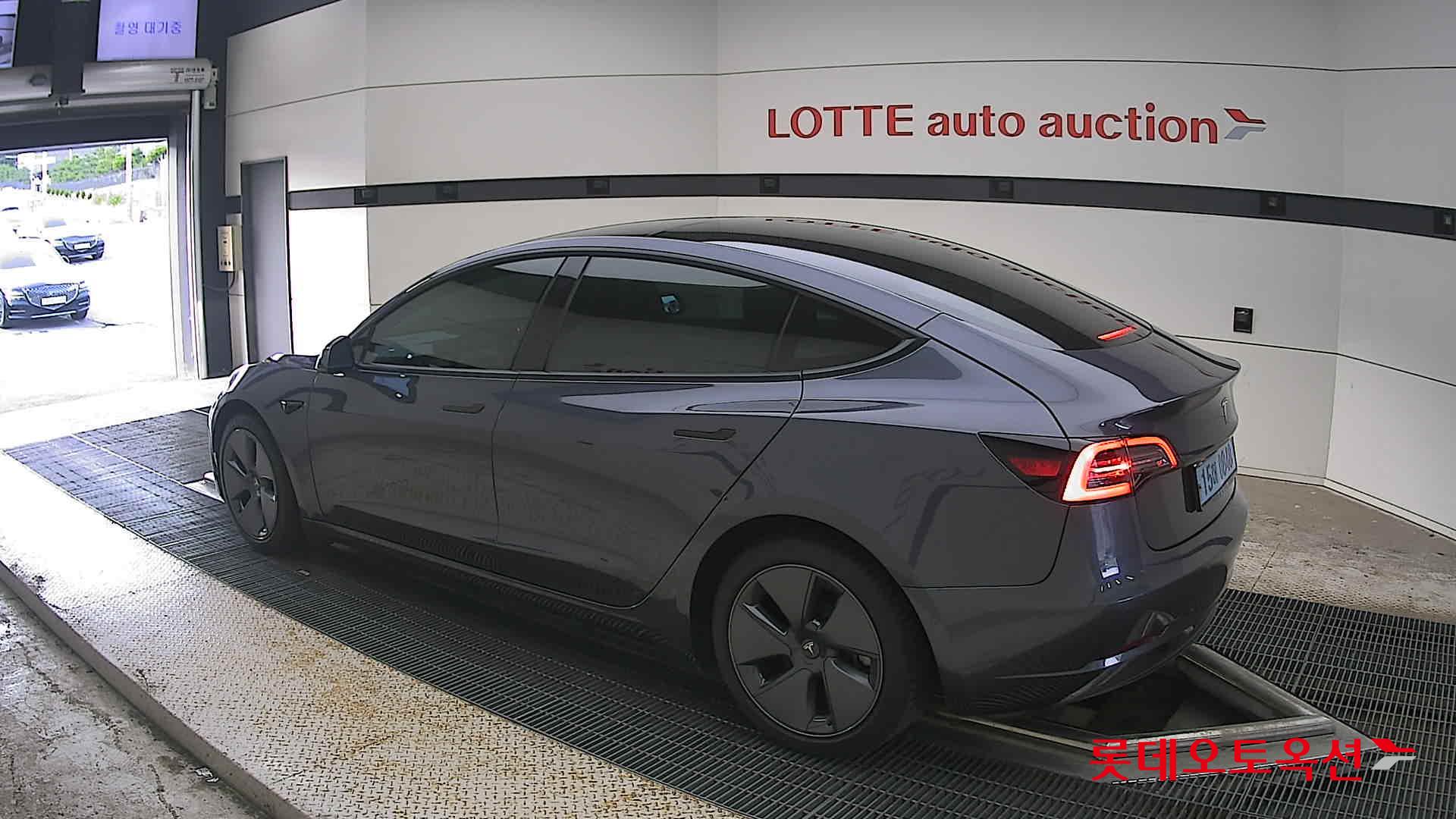 2022 - tesla model 3