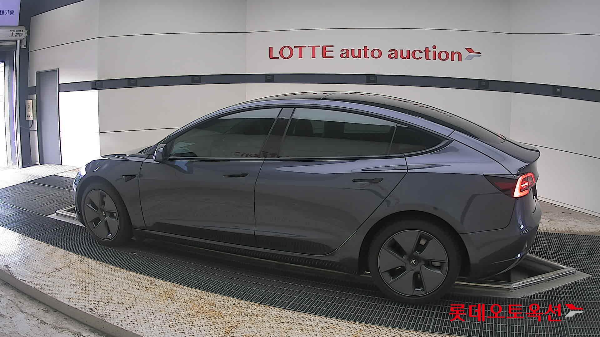 2022 - tesla model 3