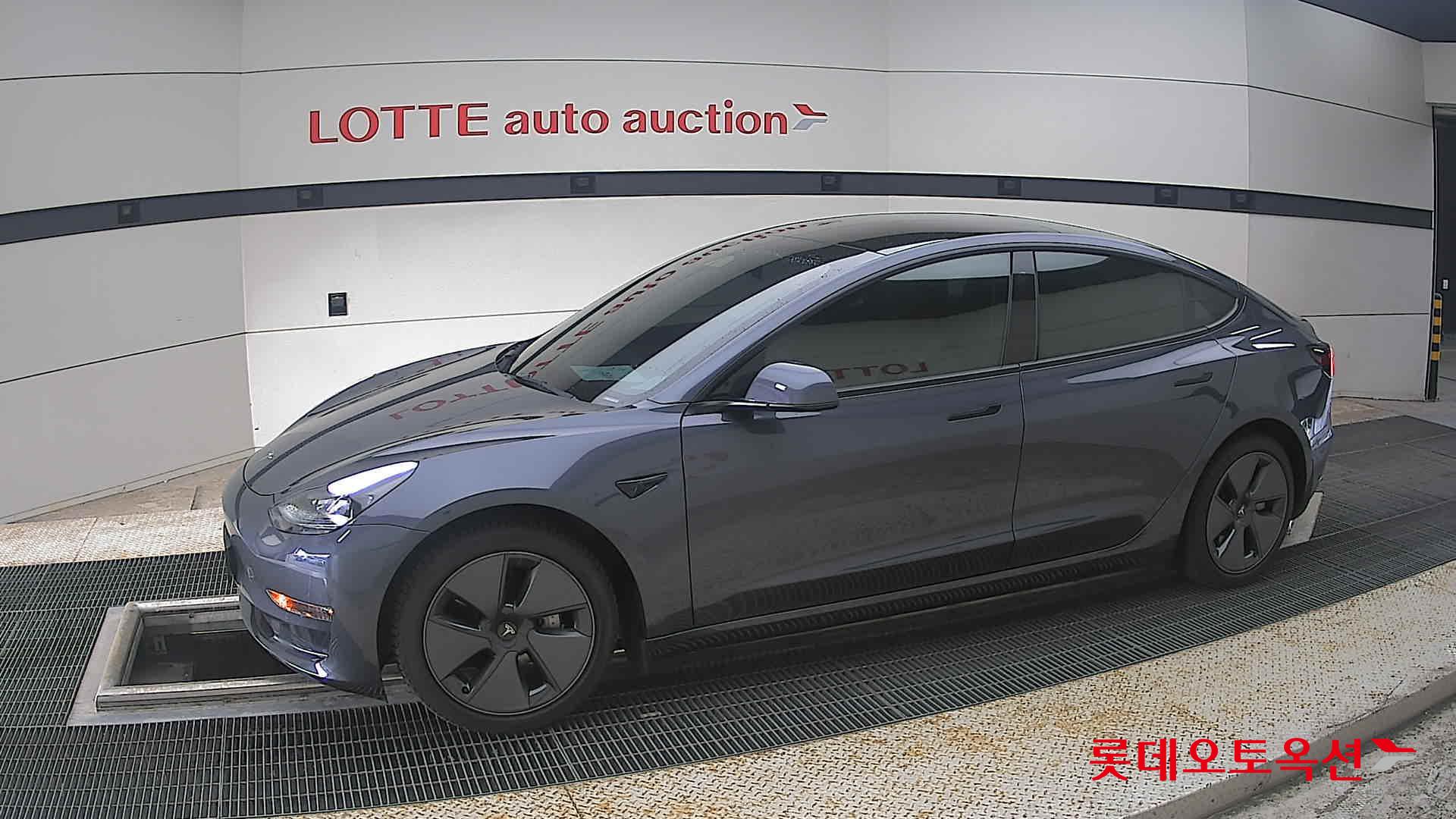 2022 - tesla model 3