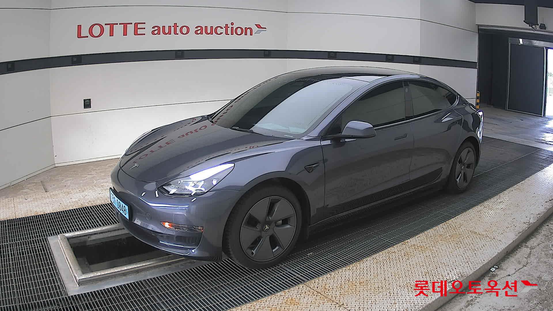 2022 - tesla model 3