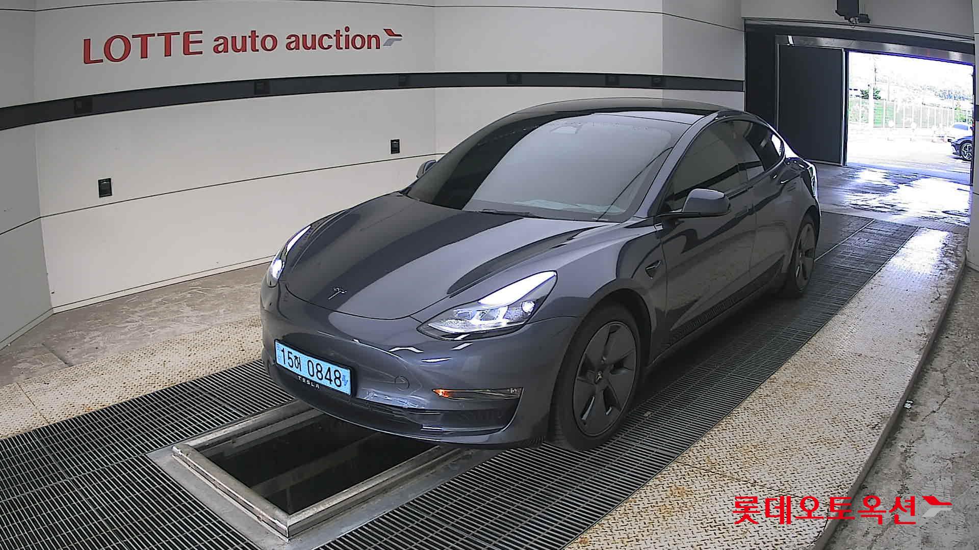 2022 - tesla model 3