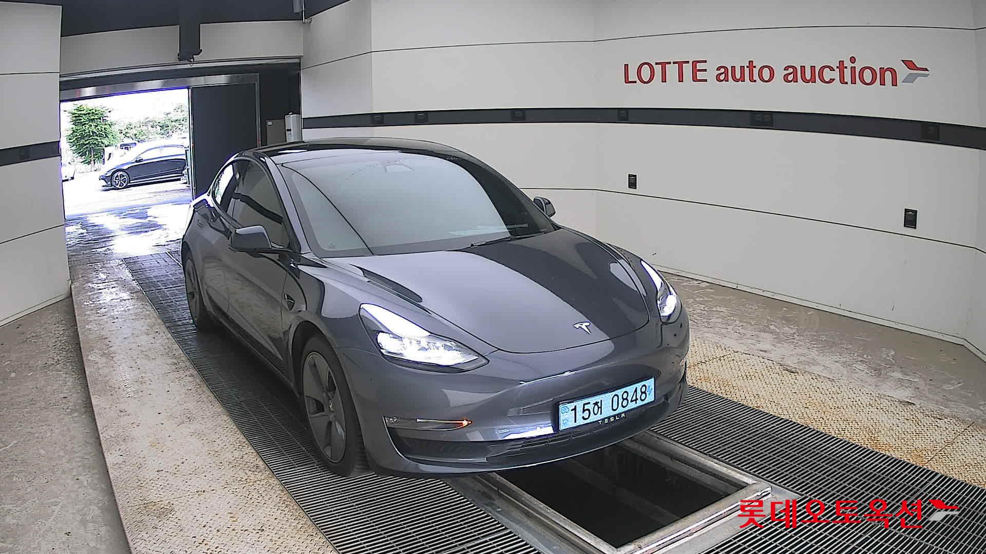 2022 - tesla model 3