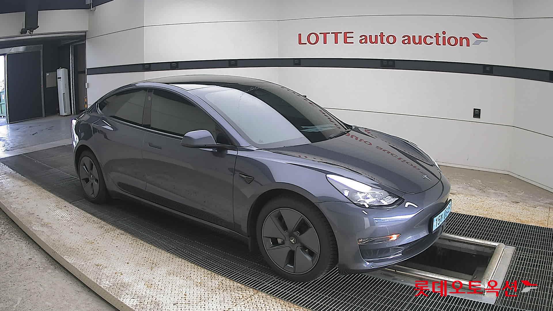 2022 - tesla model 3