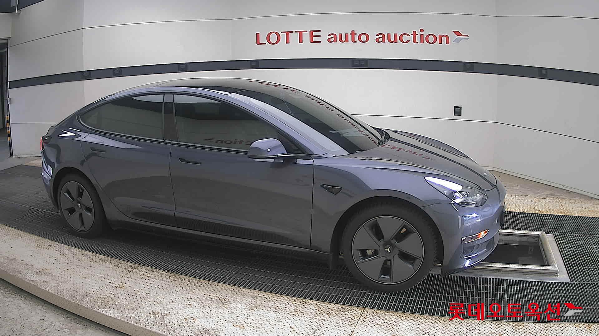 2022 - tesla model 3