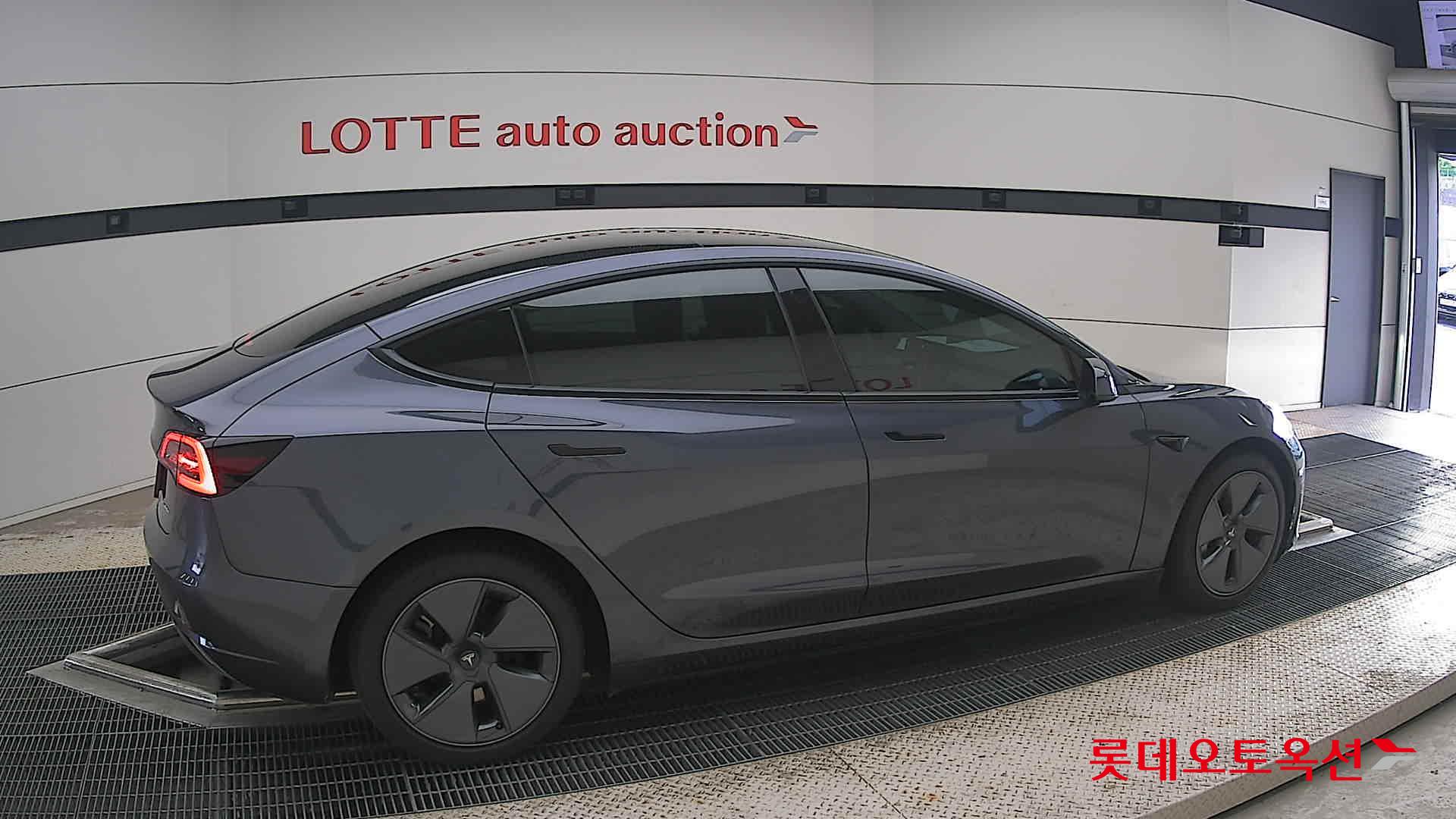 2022 - tesla model 3