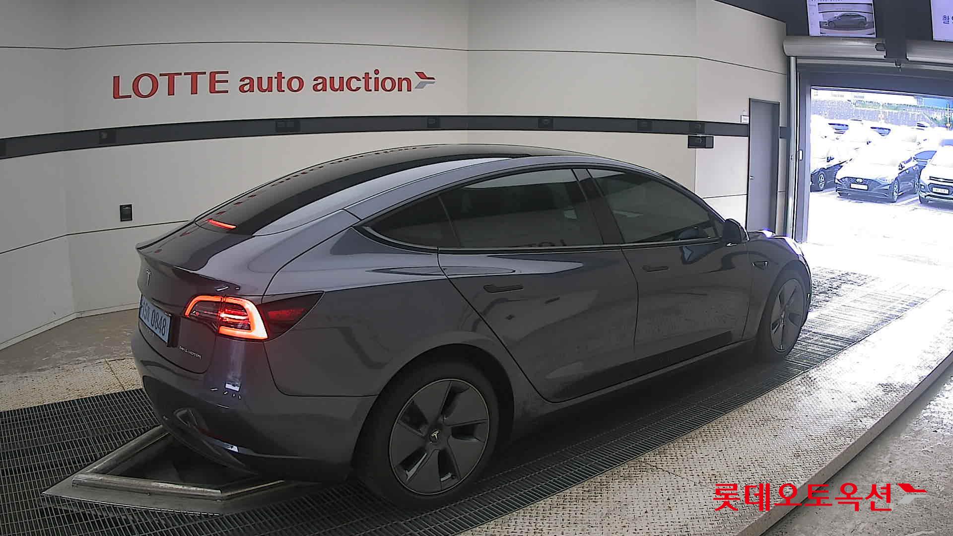 2022 - tesla model 3
