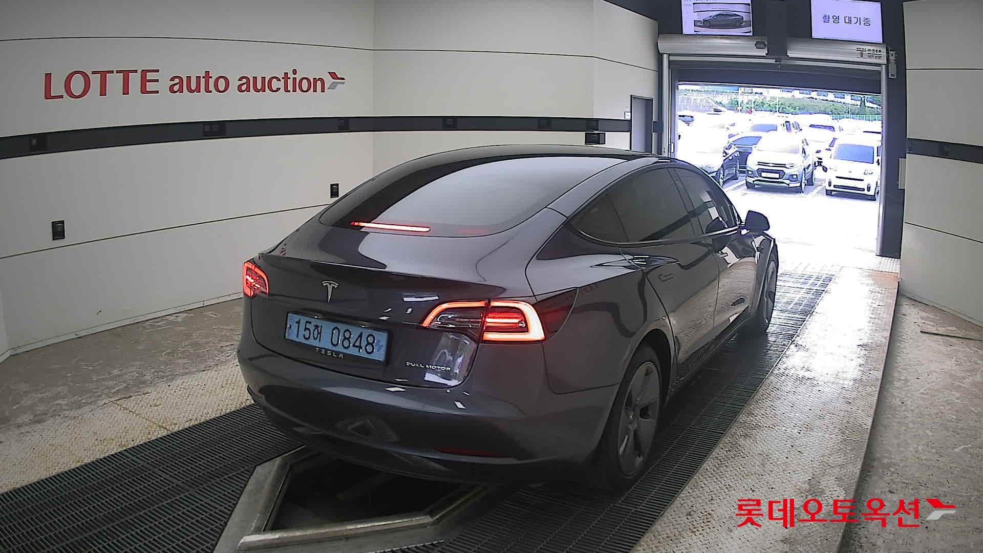 2022 - tesla model 3