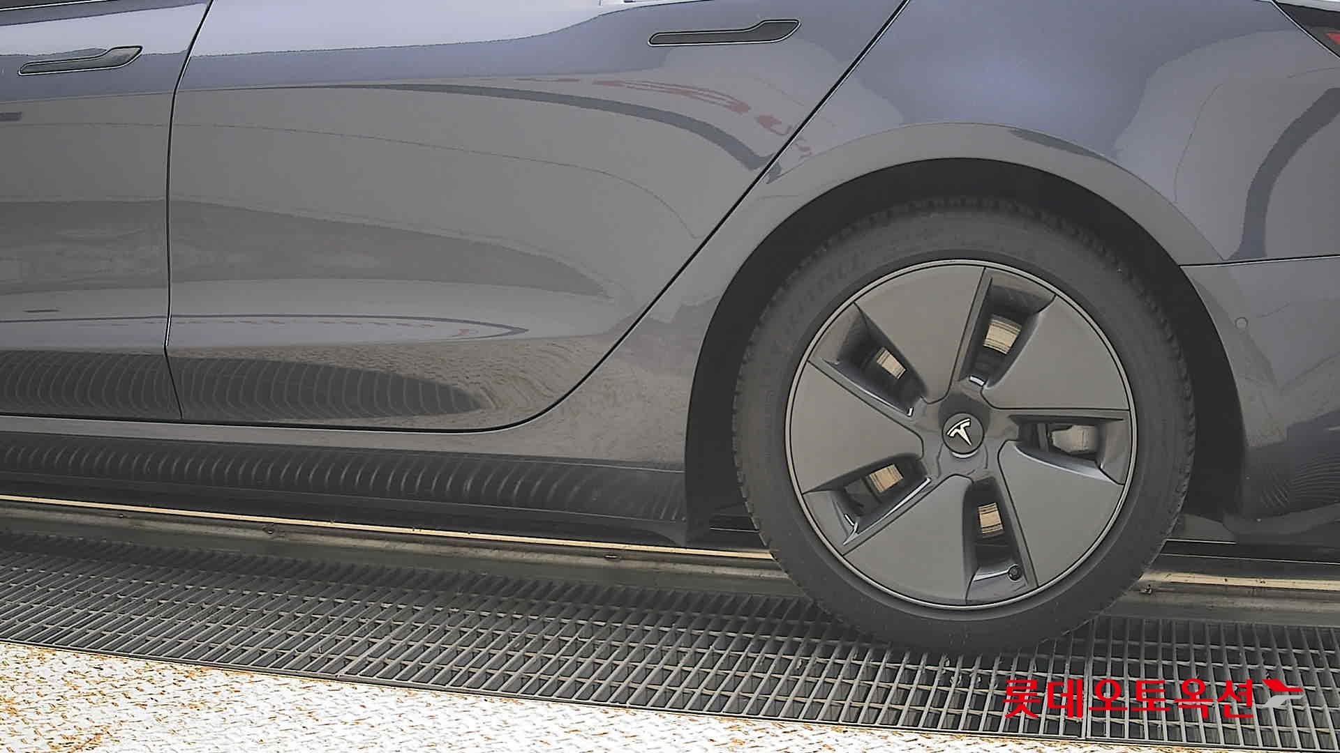 2022 - tesla model 3