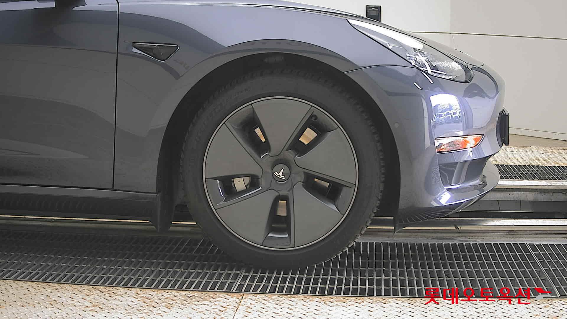 2022 - tesla model 3