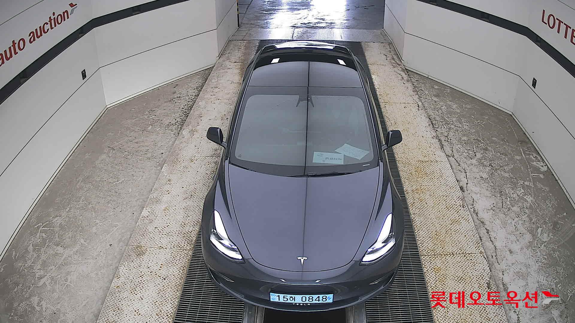 2022 - tesla model 3