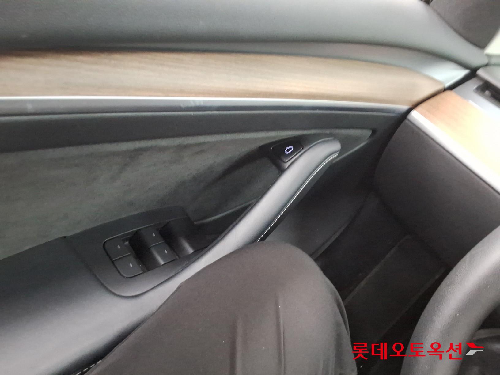 2022 - tesla model 3
