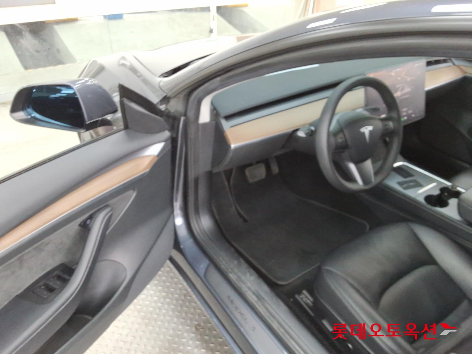 2022 - tesla model 3