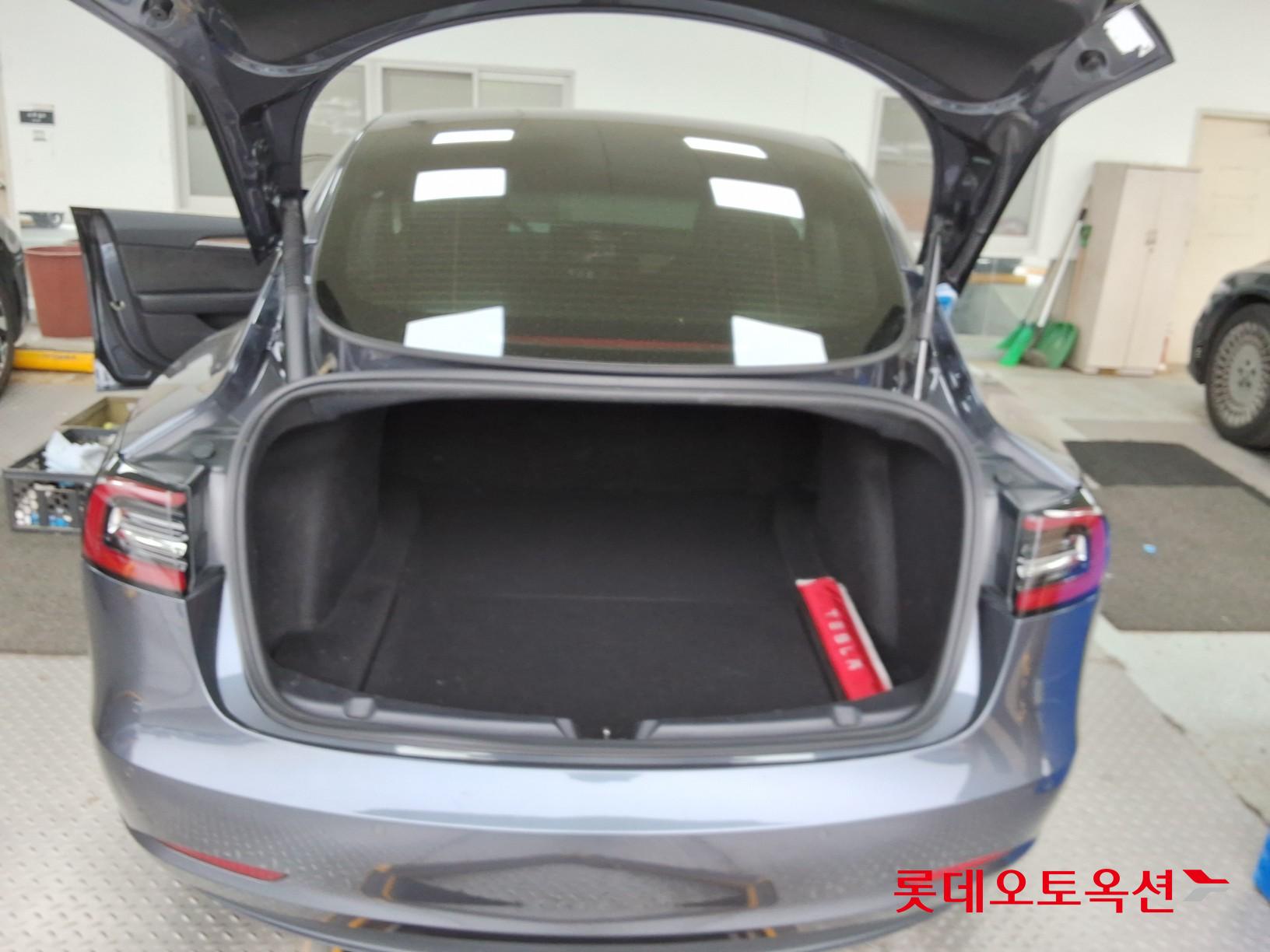 2022 - tesla model 3