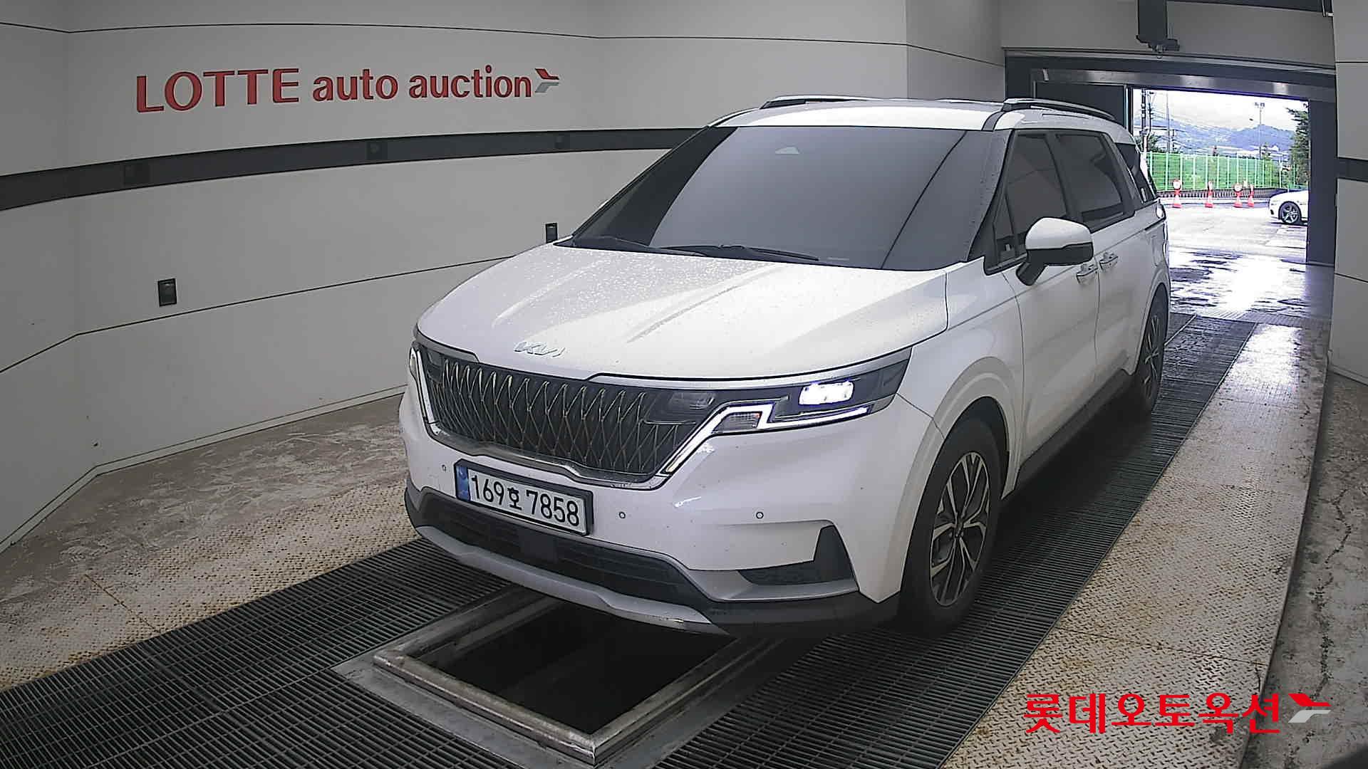2023 - kia carnival