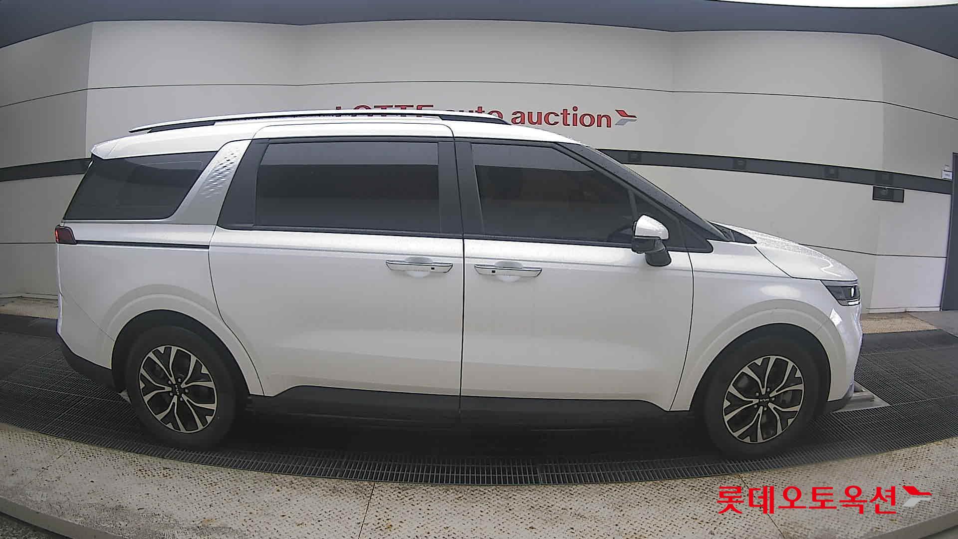 2023 - kia carnival
