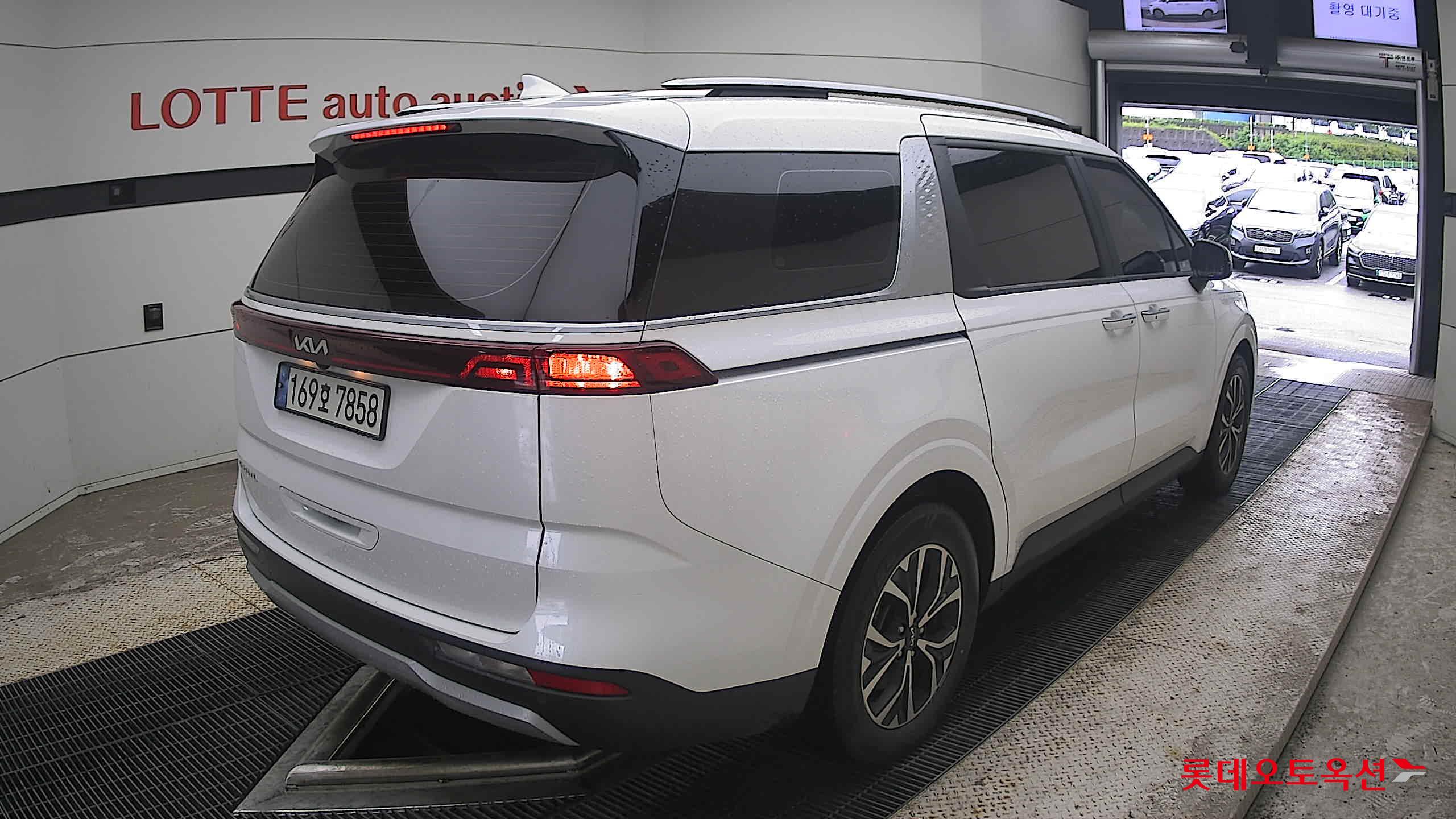 2023 - kia carnival