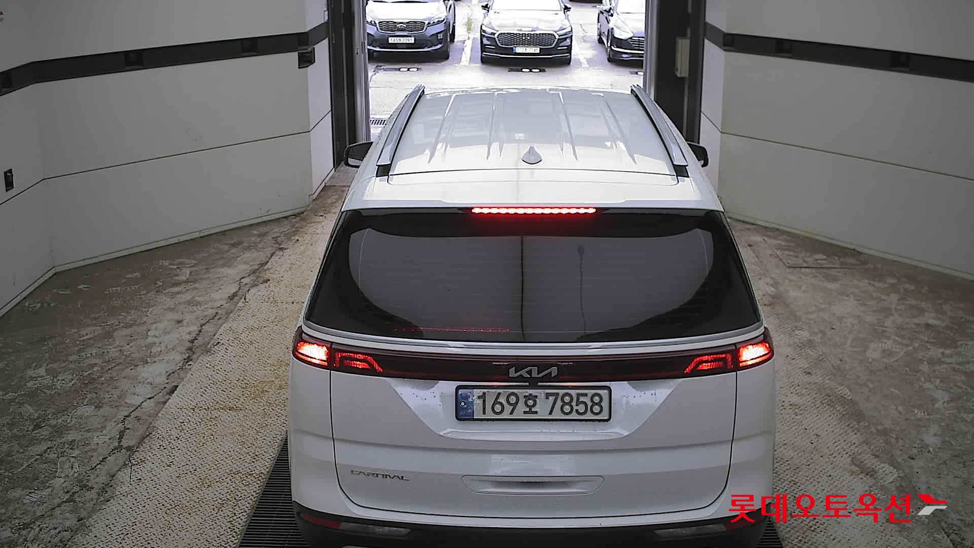 2023 - kia carnival