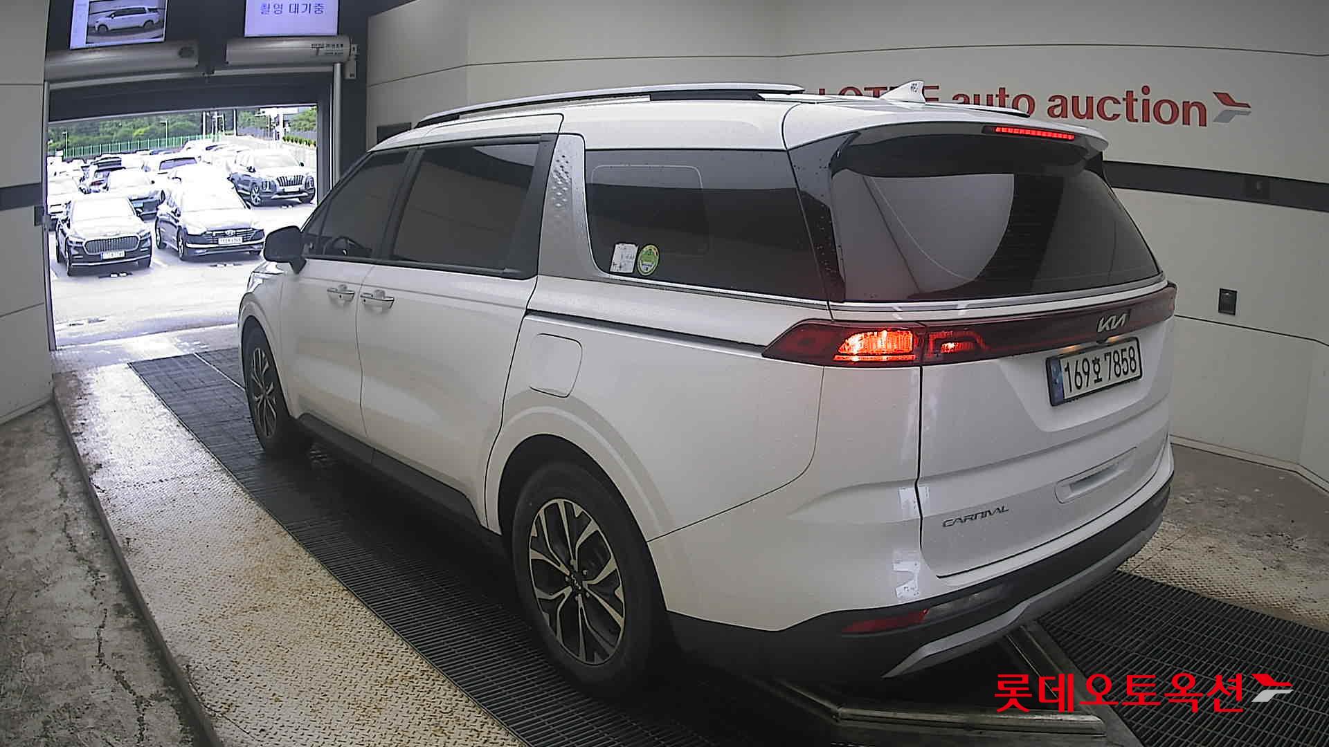 2023 - kia carnival
