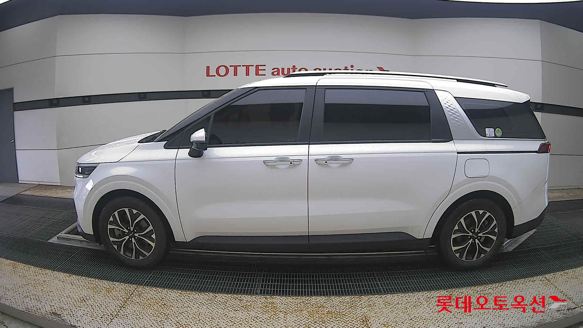 2023 - kia carnival